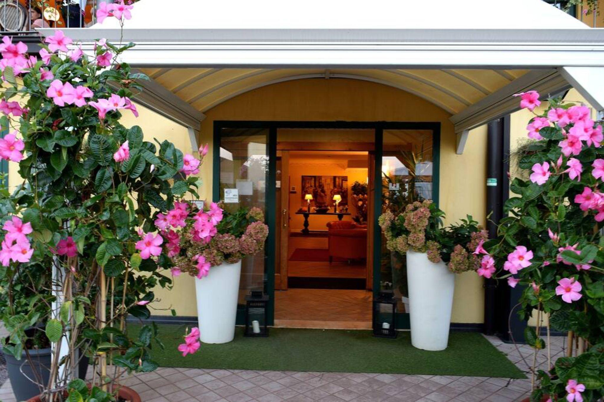 Ahg Riva Del Sole Hotel - Adults Only Moniga del Garda Exteriér fotografie