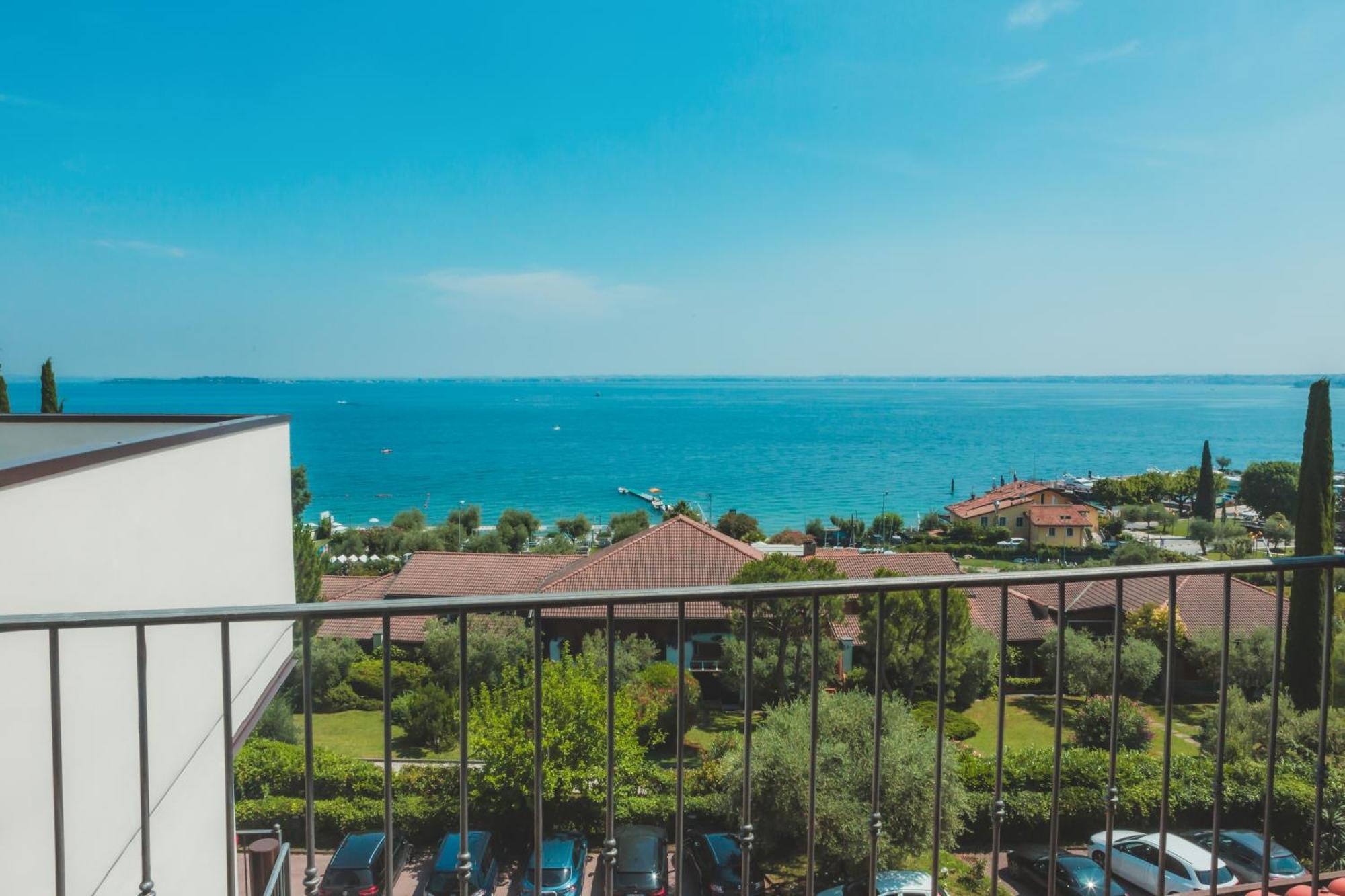 Ahg Riva Del Sole Hotel - Adults Only Moniga del Garda Exteriér fotografie