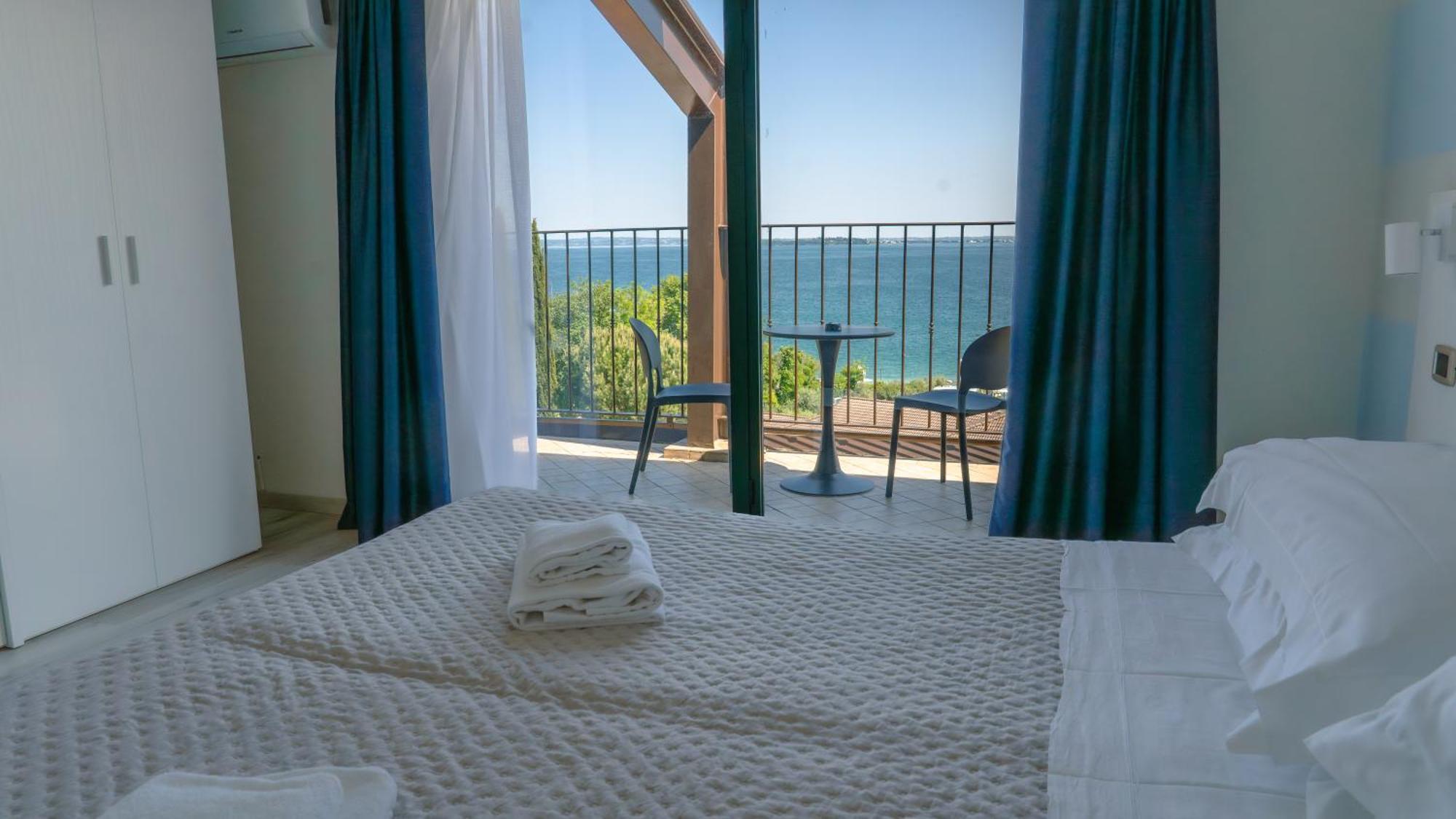 Ahg Riva Del Sole Hotel - Adults Only Moniga del Garda Exteriér fotografie